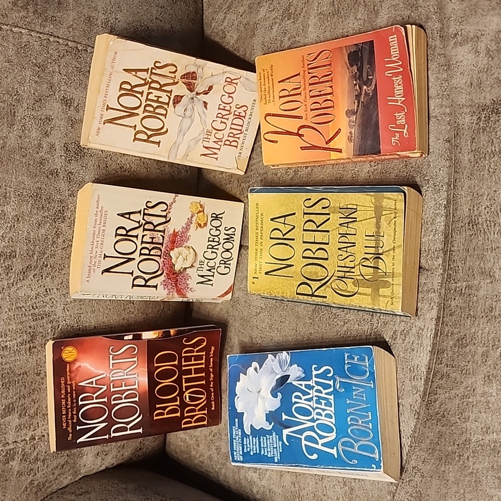 6 Soft Cover Nora Roberts Books